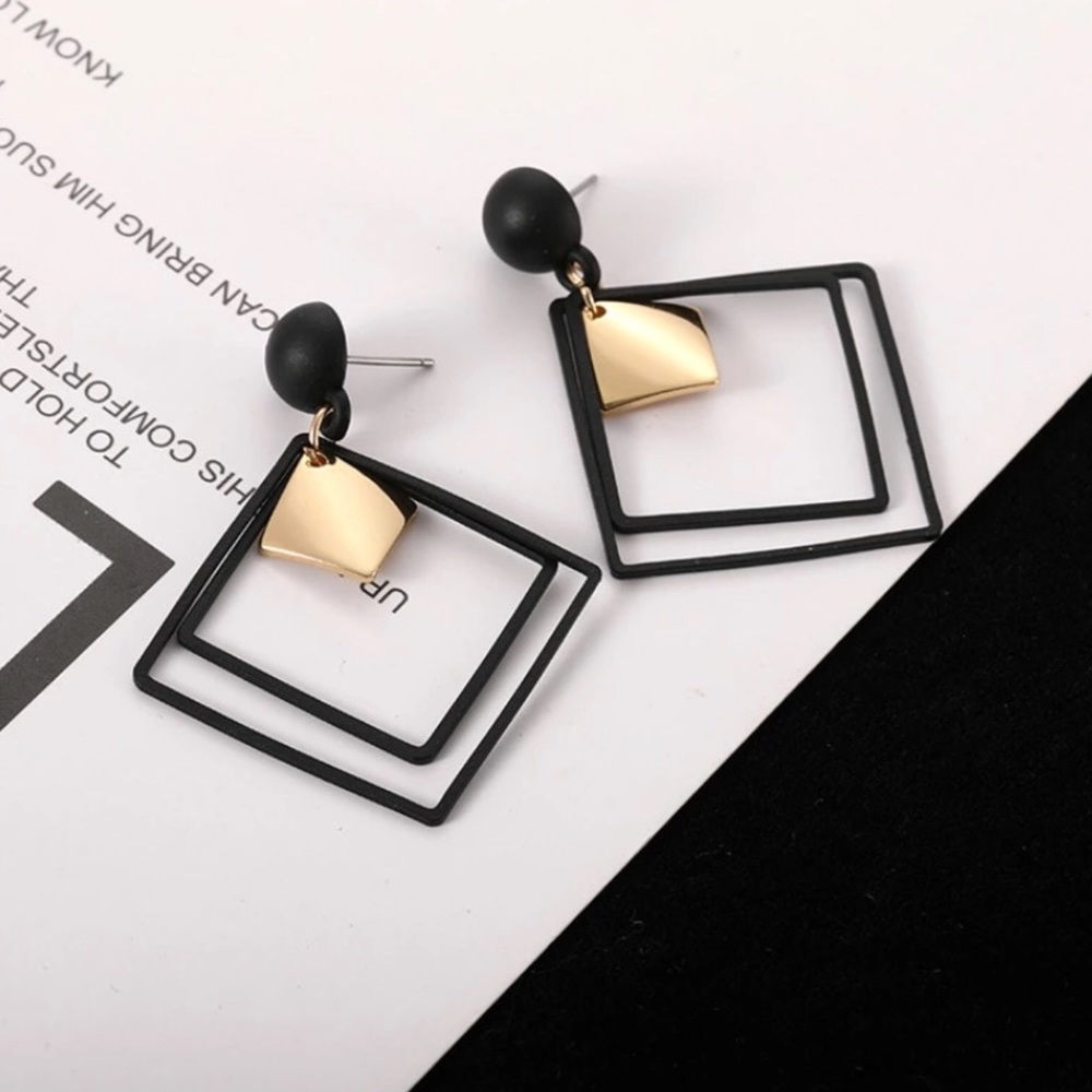 ❄️Trendy Modern Square Black & Gold Earrings - Picture 2 of 2